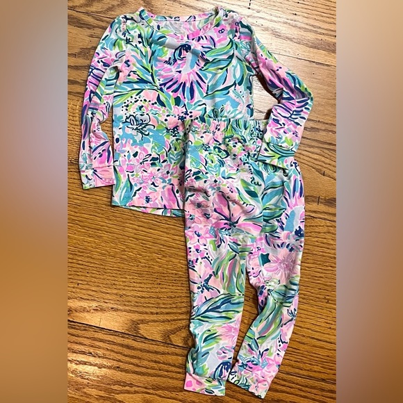 Lilly Pulitzer Snug Fit Pajamas - Picture 2 of 2